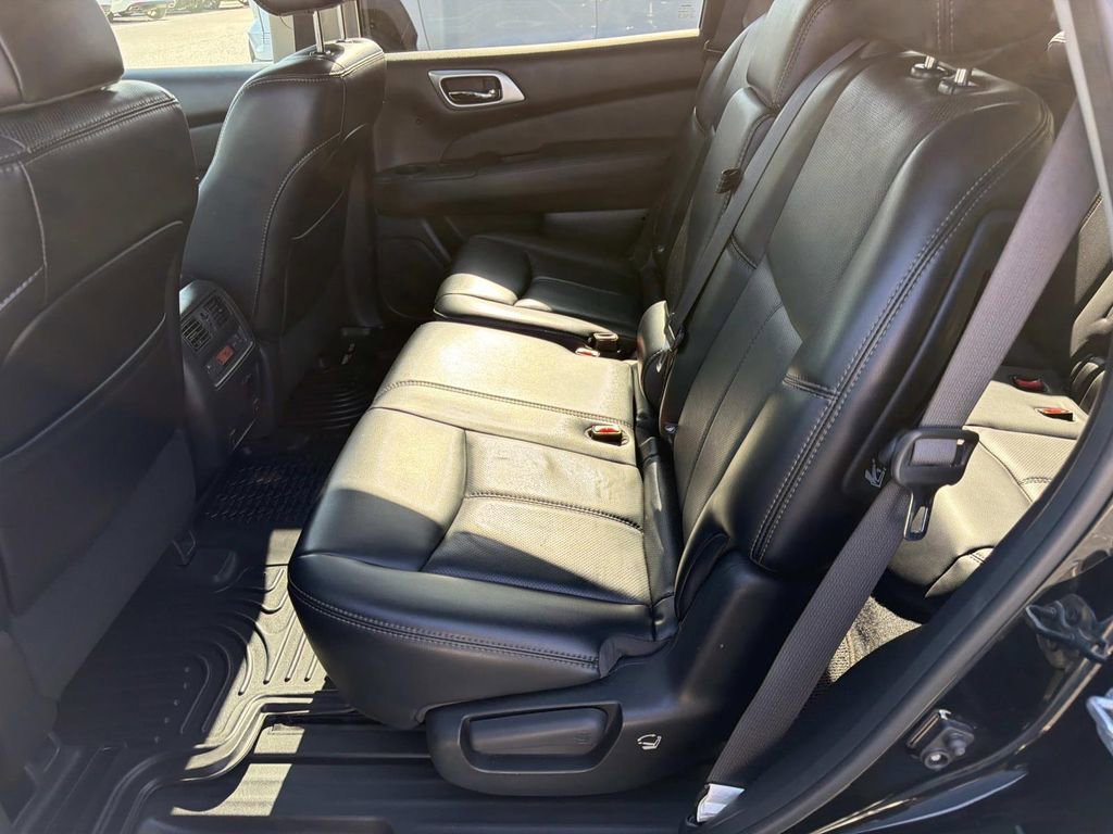 Used 2017 Nissan Pathfinder Platinum image 15