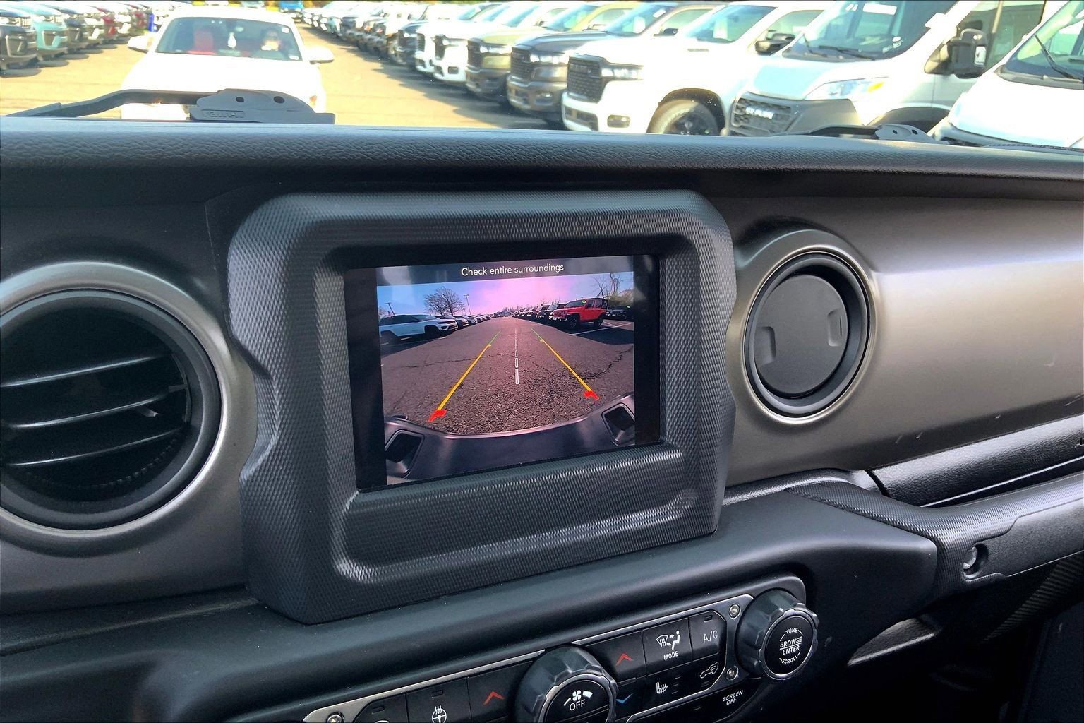 Certified 2023 Jeep Gladiator Willys image 27