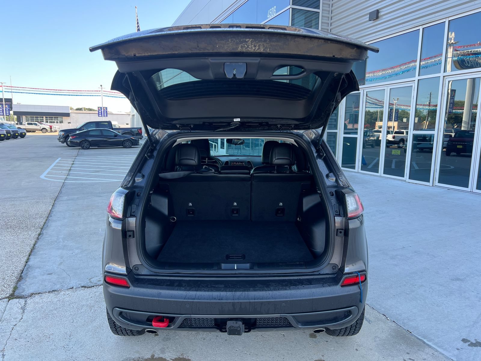 Used 2020 Jeep Cherokee Trailhawk AWD/4WD image 13