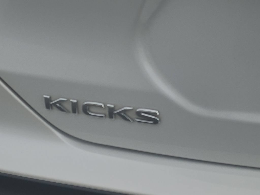 Used 2024 Nissan Kicks SV w/ Interior Electronics Package FWD image 7