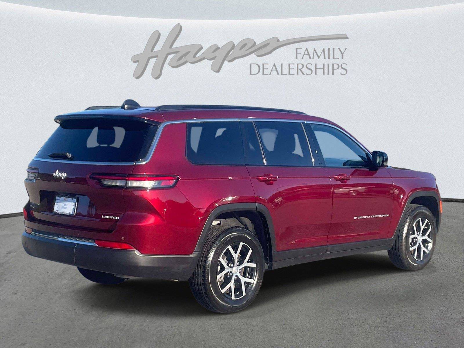Used 2025 Jeep Grand Cherokee L Limited AWD/4WD image 3