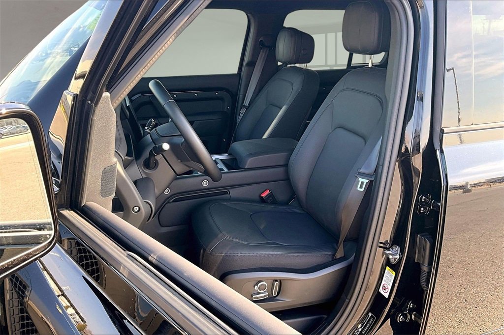 Used 2025 Land Rover Defender 130 X image 26