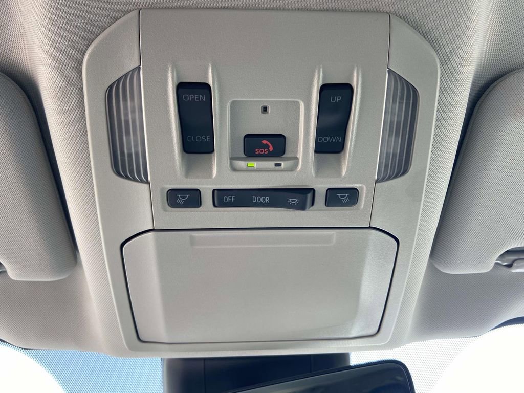 Used 2025 Toyota Highlander XLE image 28