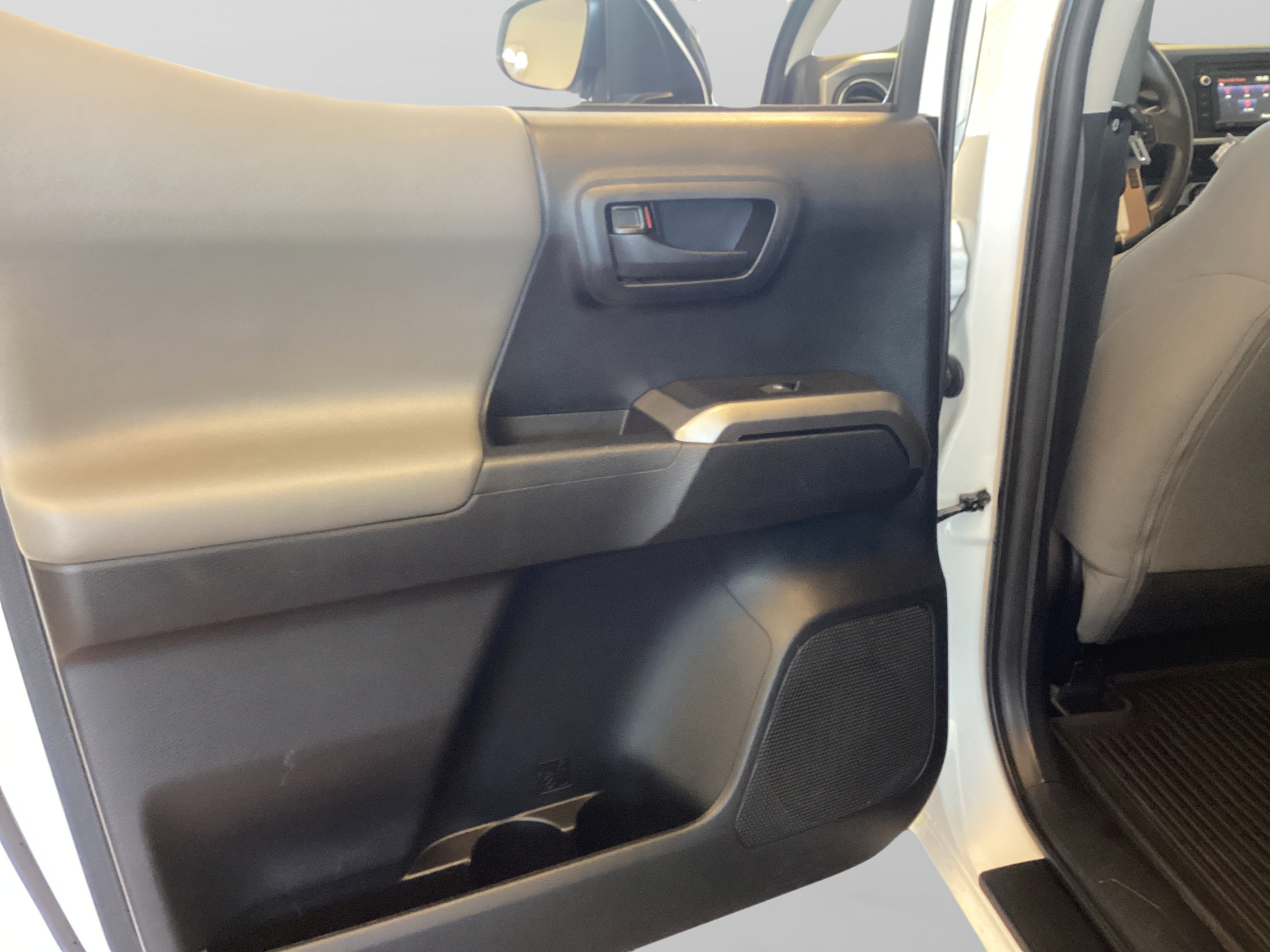 Used 2019 Toyota Tacoma SR5 AWD/4WD image 23