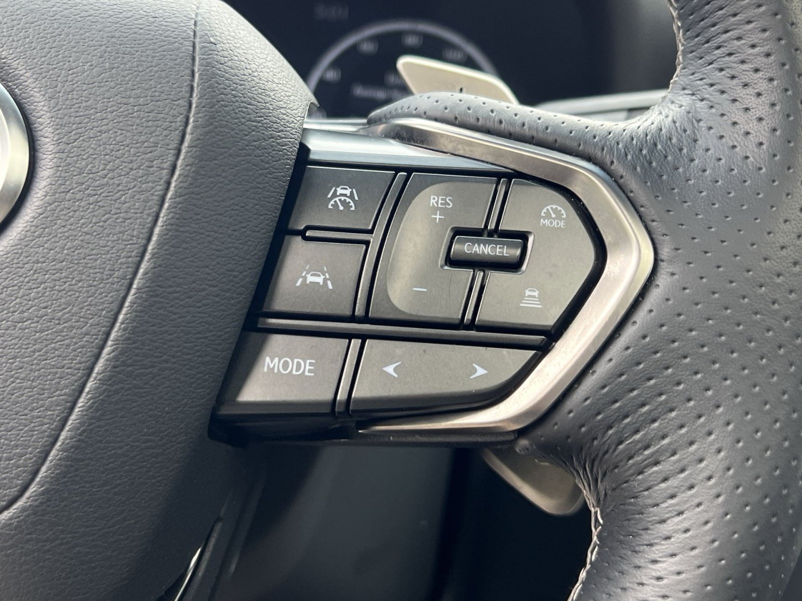 Used 2025 Lexus LX 700h F Sport AWD/4WD image 38