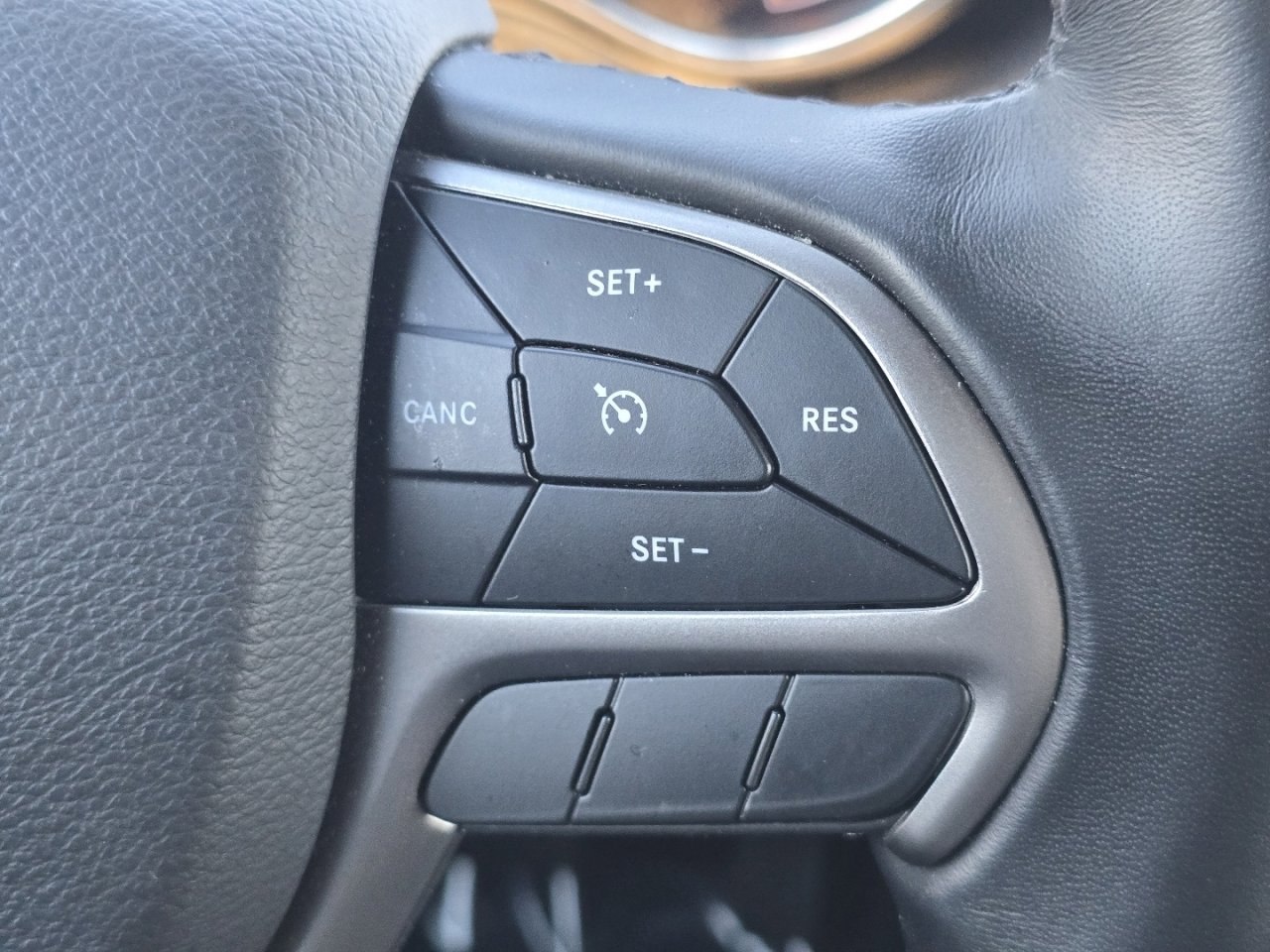 Used 2021 Jeep Grand Cherokee Laredo image 31