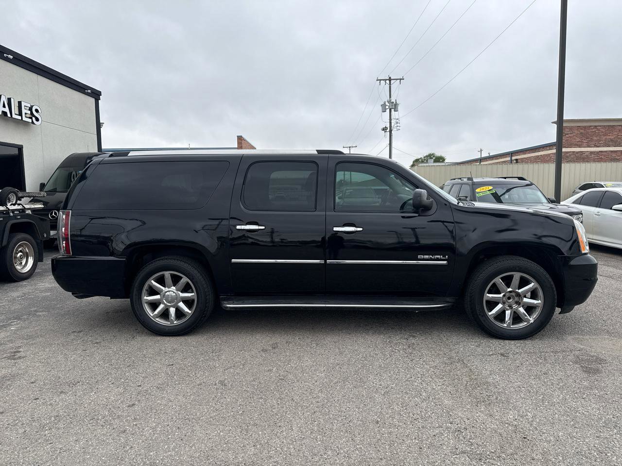 Used 2013 GMC Yukon XL Denali RWD image 5
