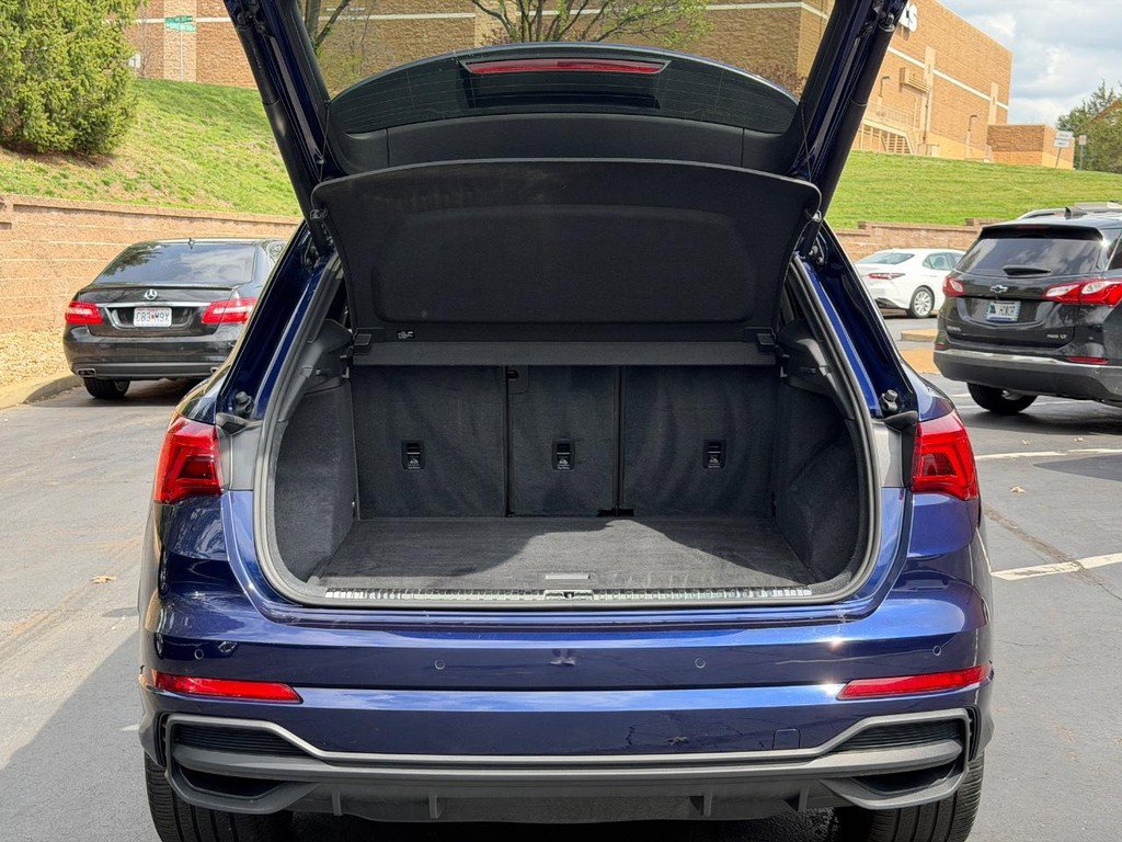 Used 2023 Audi Q3 2.0T Premium Plus w/ Premium Plus Package image 4