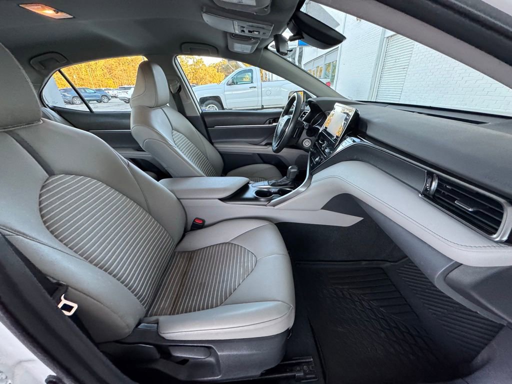 Used 2023 Toyota Camry SE FWD image 15