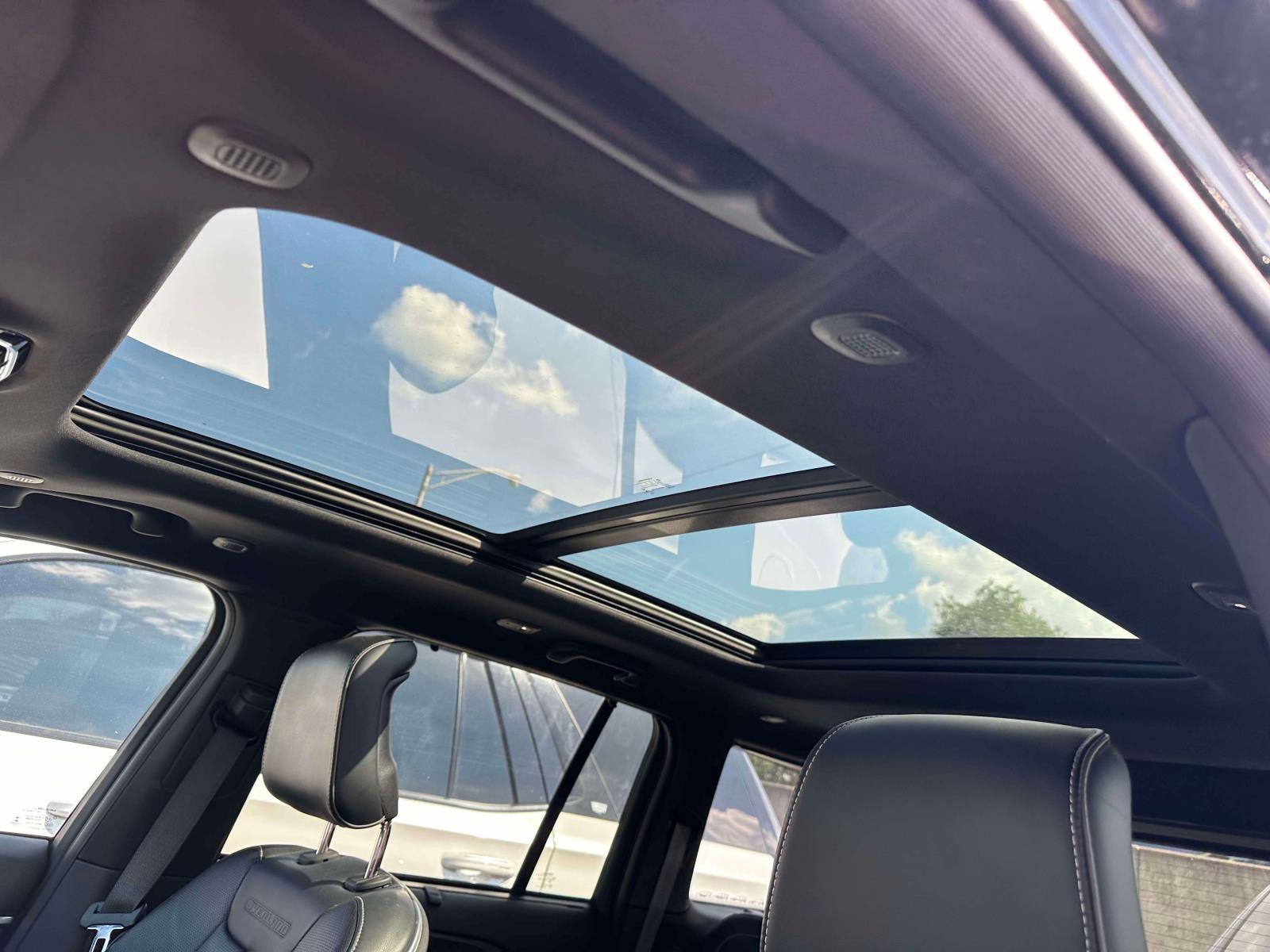 Used 2023 Jeep Grand Cherokee Overland w/ Luxury Tech Group IV image 20