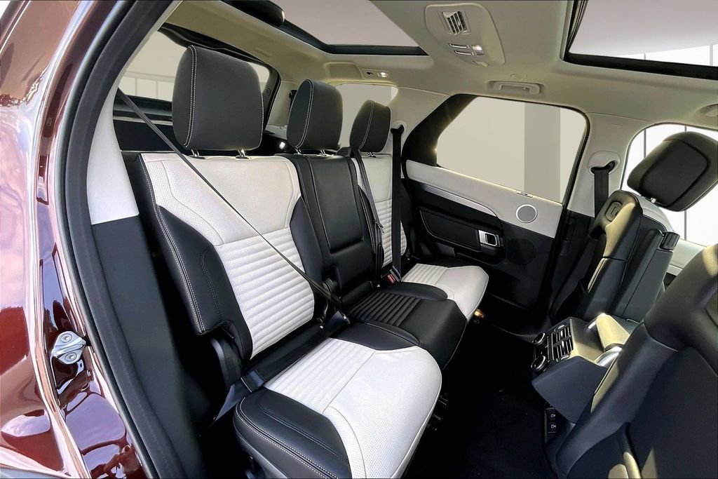 New 2026 Land Rover Discovery Limited Edition image 10