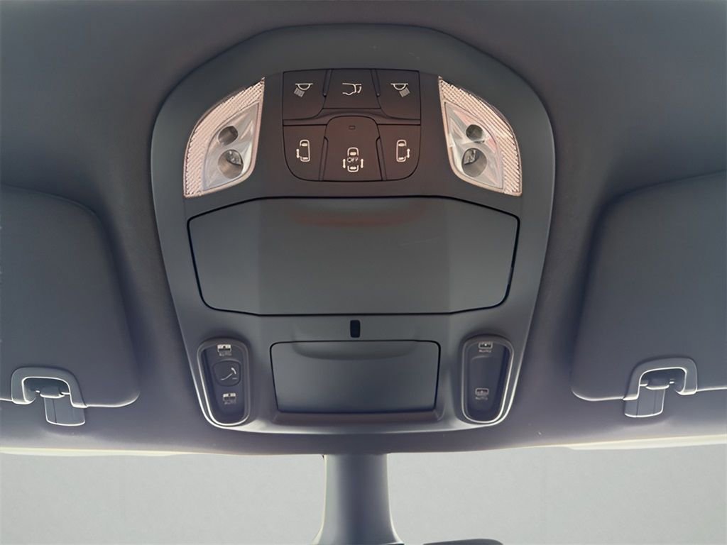 New 2026 Chrysler Pacifica Limited w/ Uconnect Theater Family Group image 38