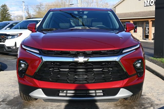Used 2023 Chevrolet Blazer LT FWD image 2