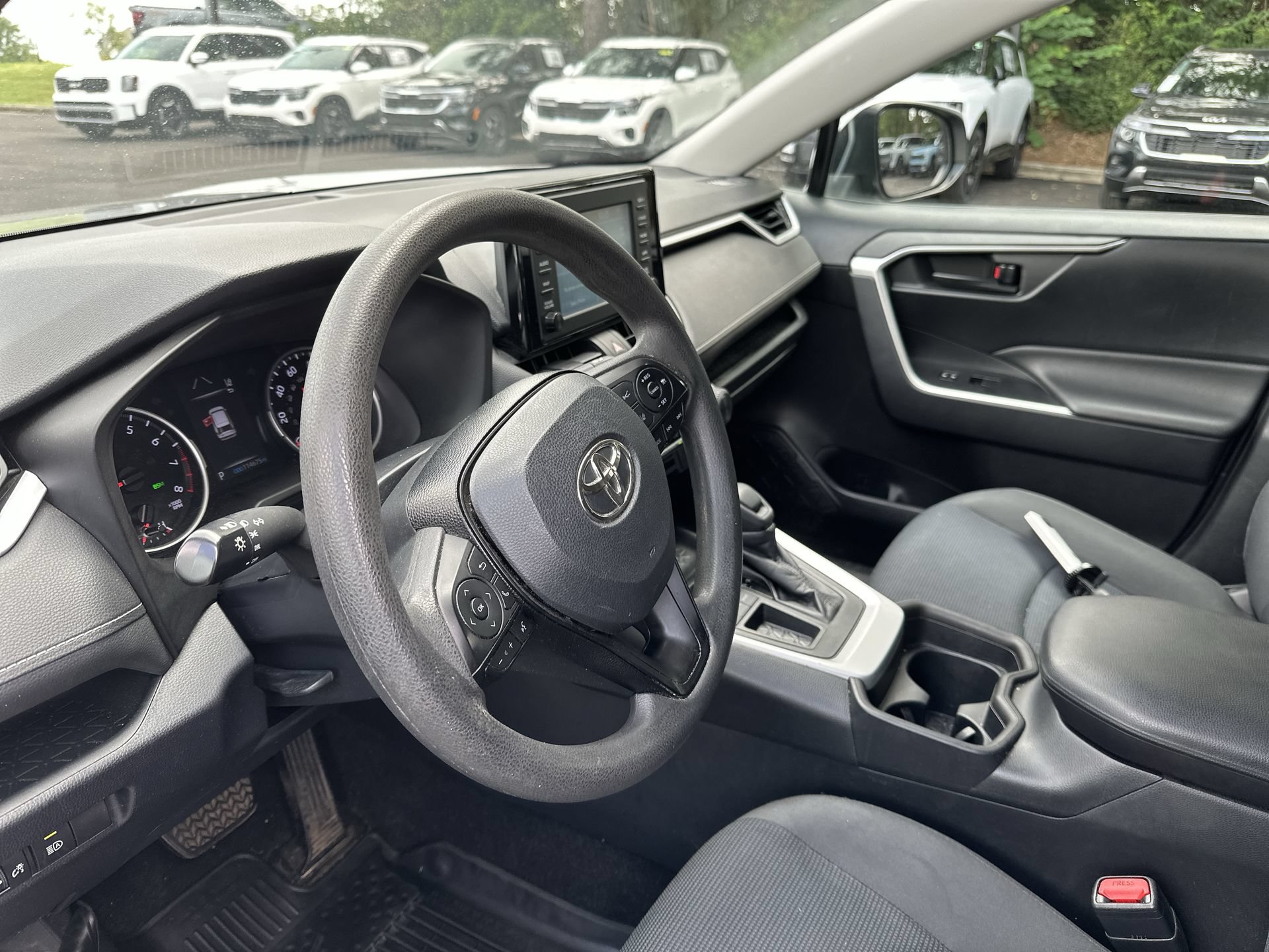 Used 2019 Toyota RAV4 LE FWD image 24