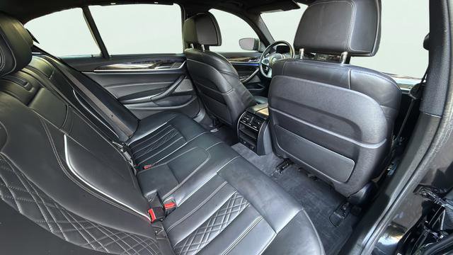 Used 2019 BMW M550i xDrive w/ Premium Package image 24
