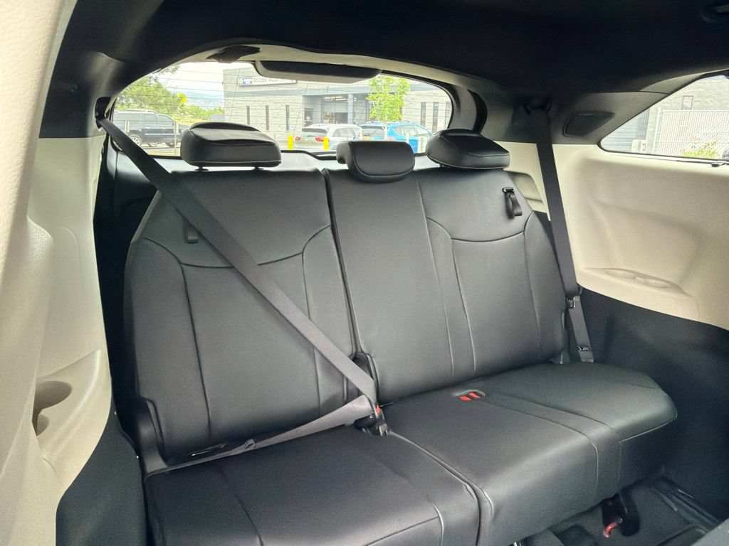 Used 2026 Toyota Sienna Limited FWD image 14