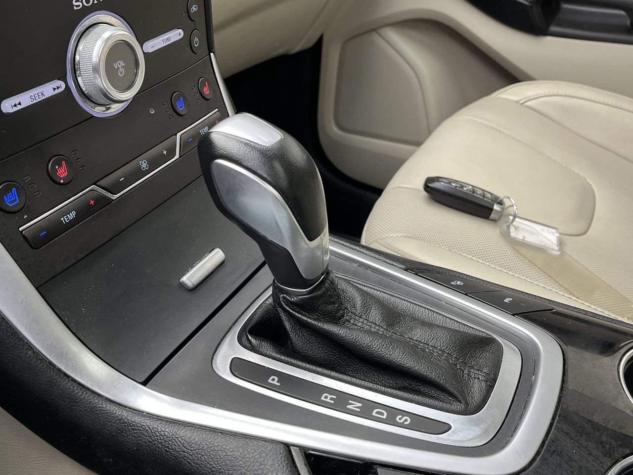 Used 2018 Ford Edge Titanium w/ Equipment Group 302A AWD/4WD image 27