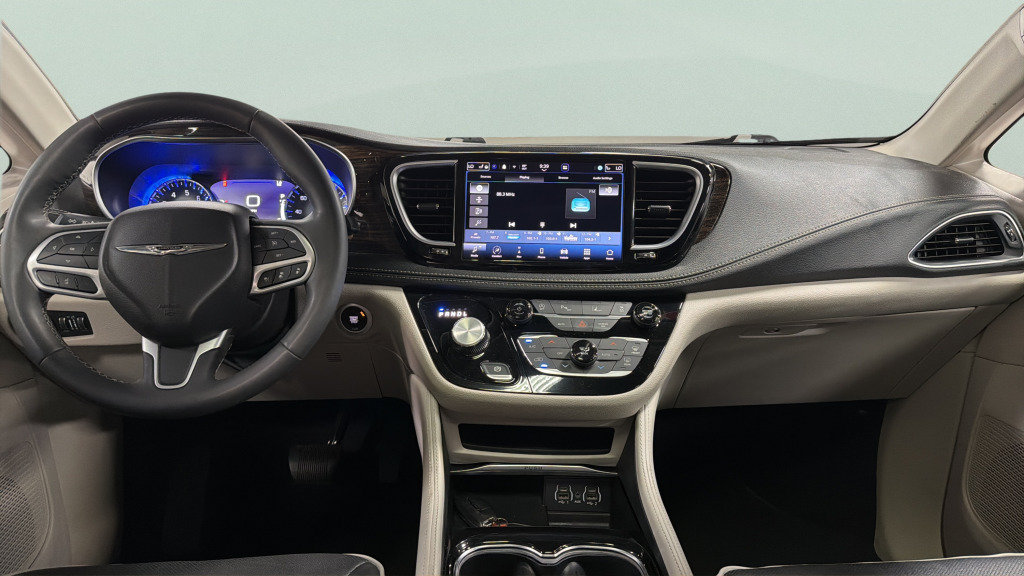 Used 2023 Chrysler Pacifica Limited FWD image 35