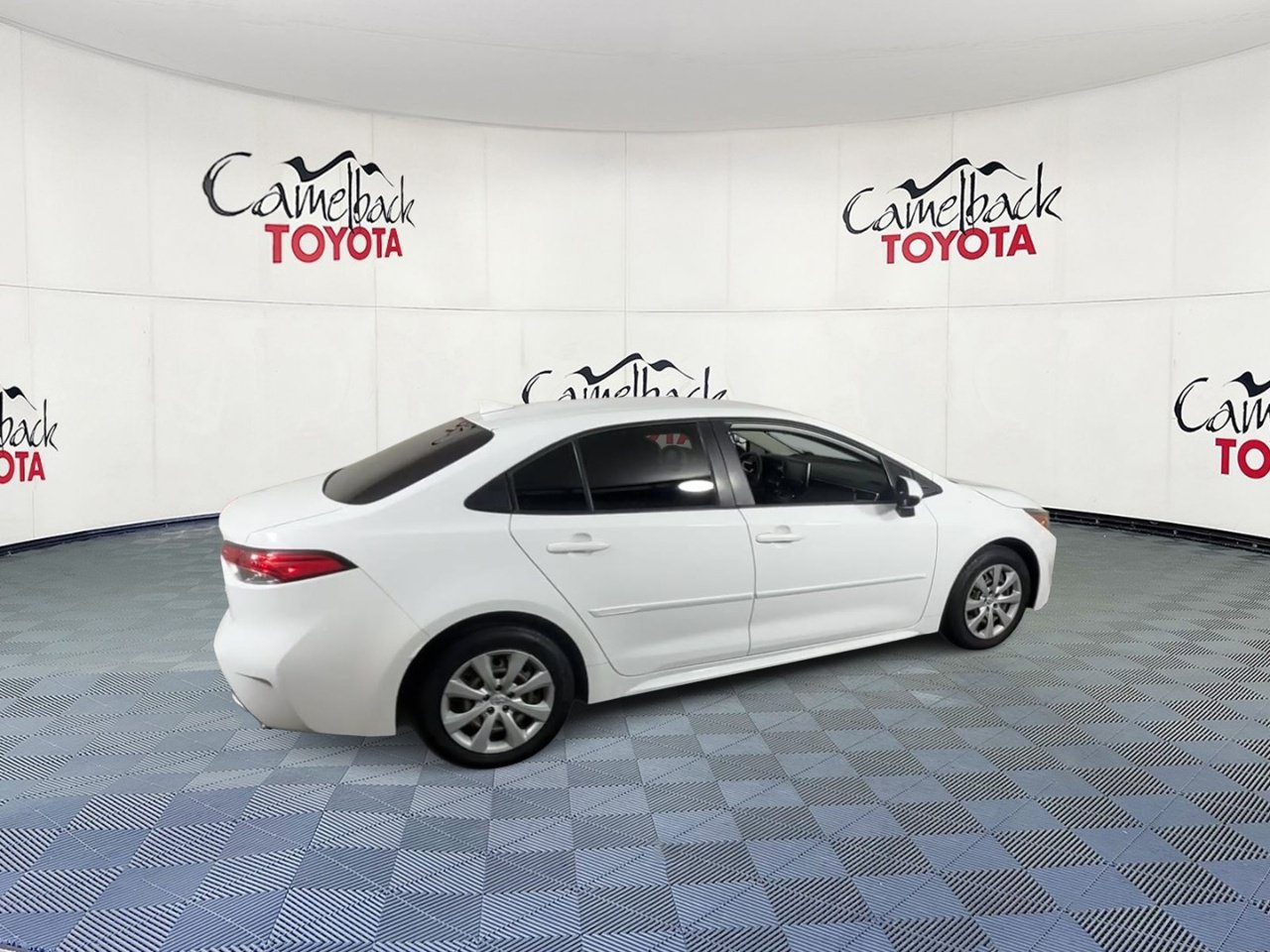 Used 2021 Toyota Corolla LE w/ Carpet Mat Package (TMS) FWD image 3