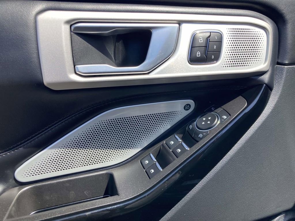 Used 2023 Ford Explorer Platinum w/ Technology Package AWD/4WD image 20