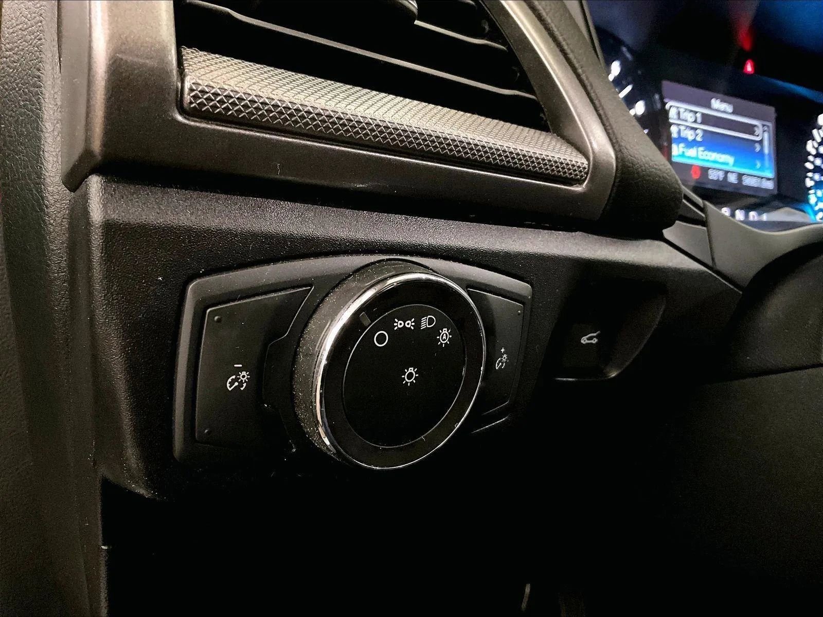 Used 2018 Ford Fusion SE FWD image 30