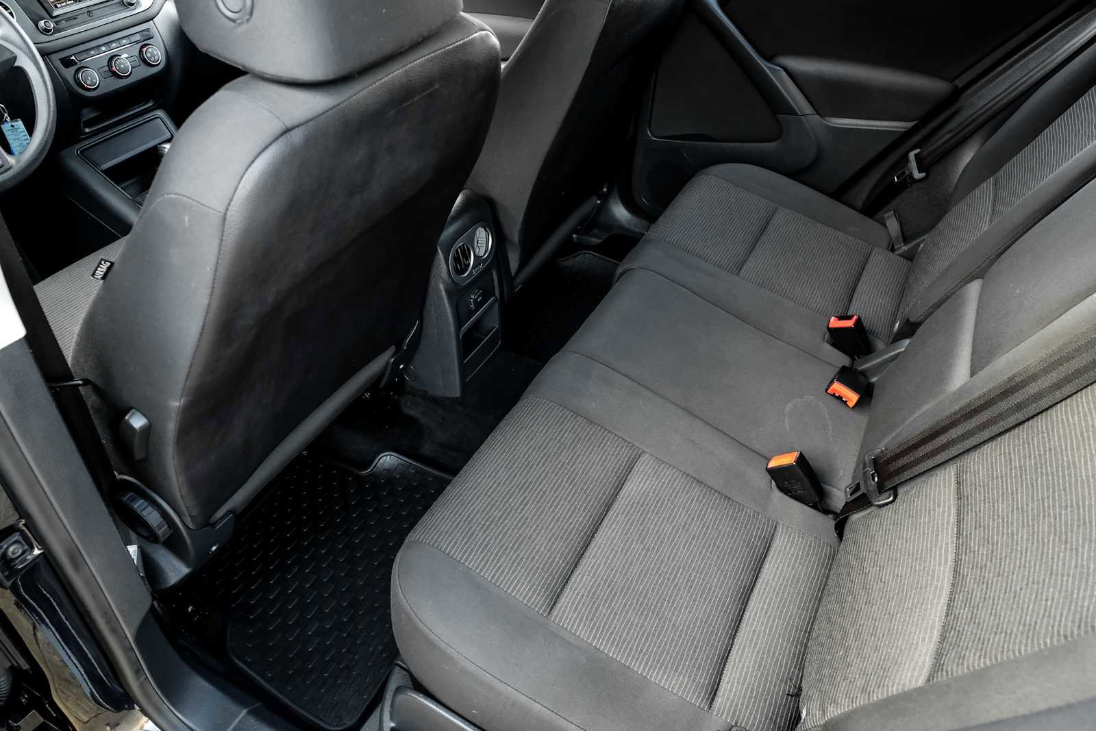 Used 2017 Volkswagen Tiguan S image 35