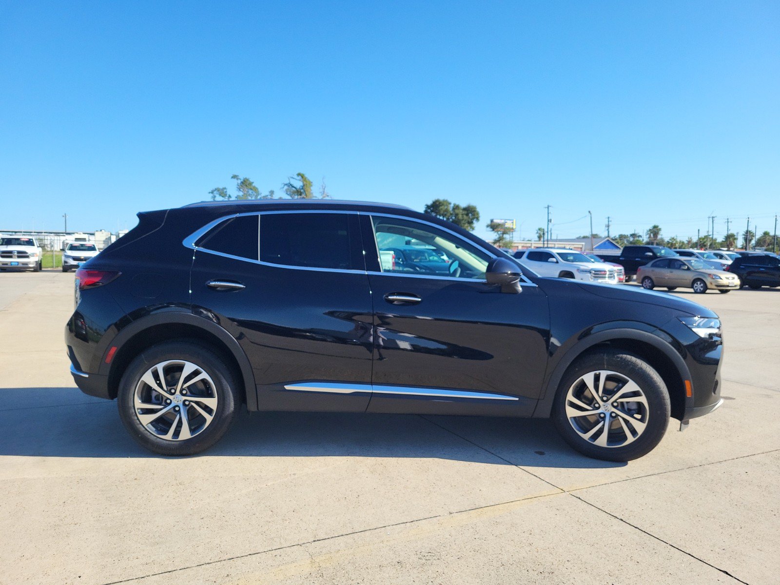 Used 2023 Buick Envision Essence FWD image 4