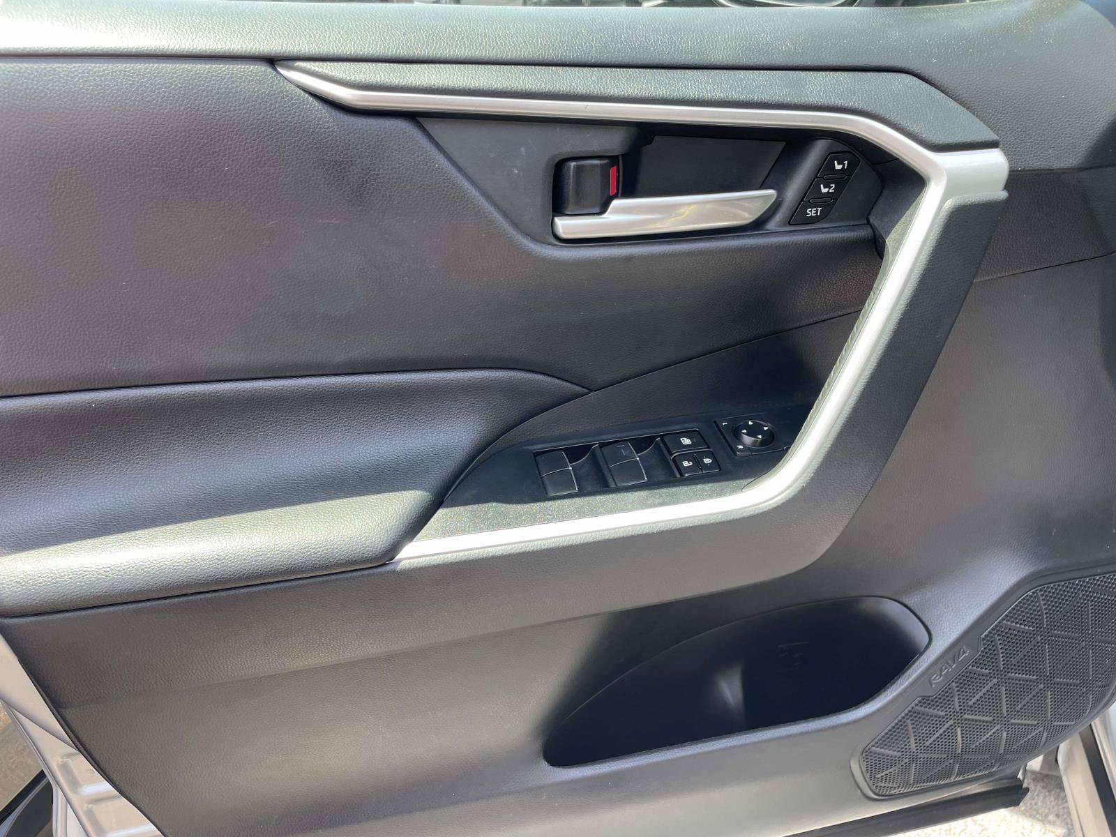 Used 2021 Toyota RAV4 XLE Premium AWD/4WD image 8