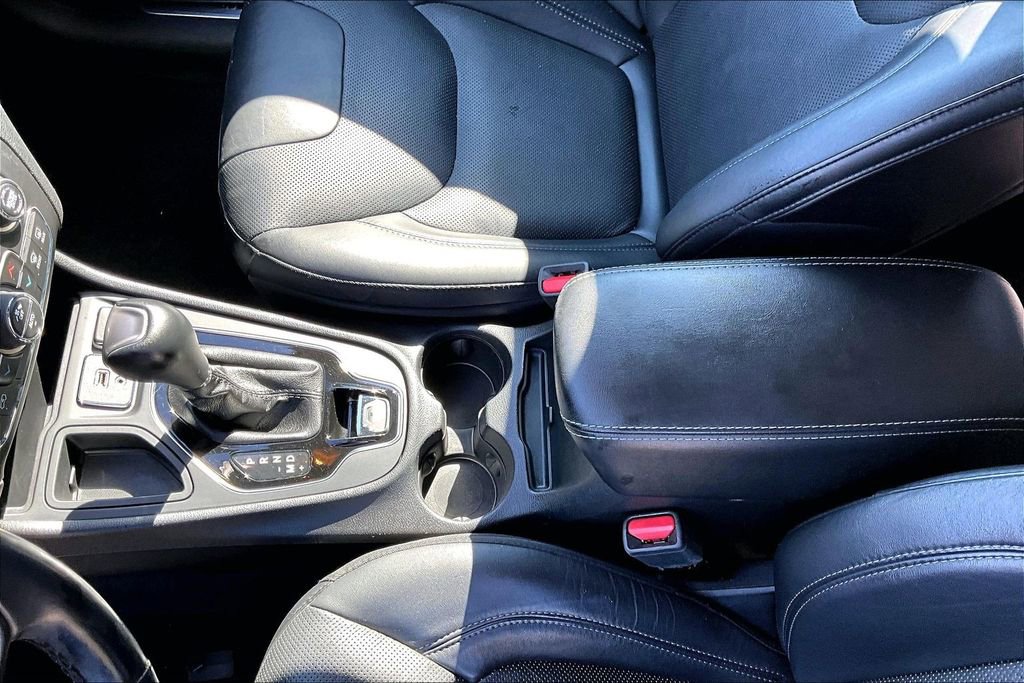 Used 2020 Jeep Cherokee Limited image 16