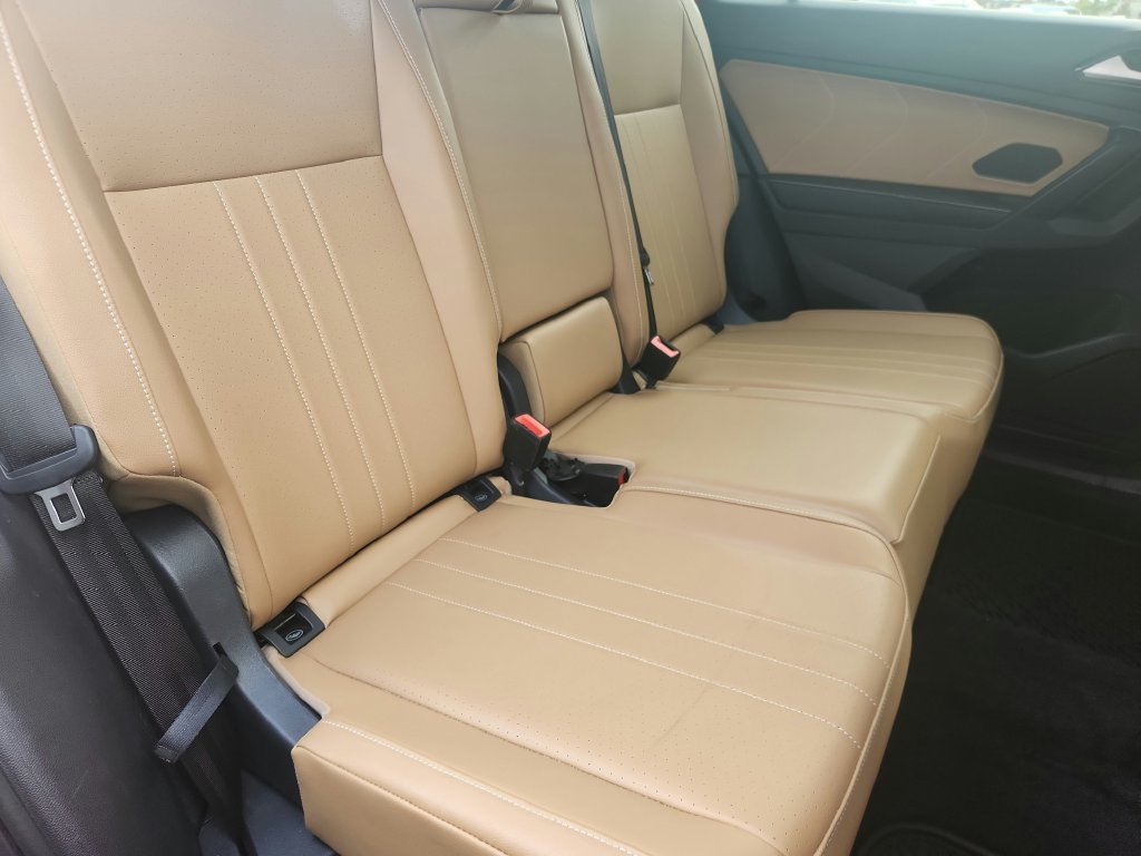 Certified 2024 Volkswagen Tiguan SE R-Line AWD/4WD image 28