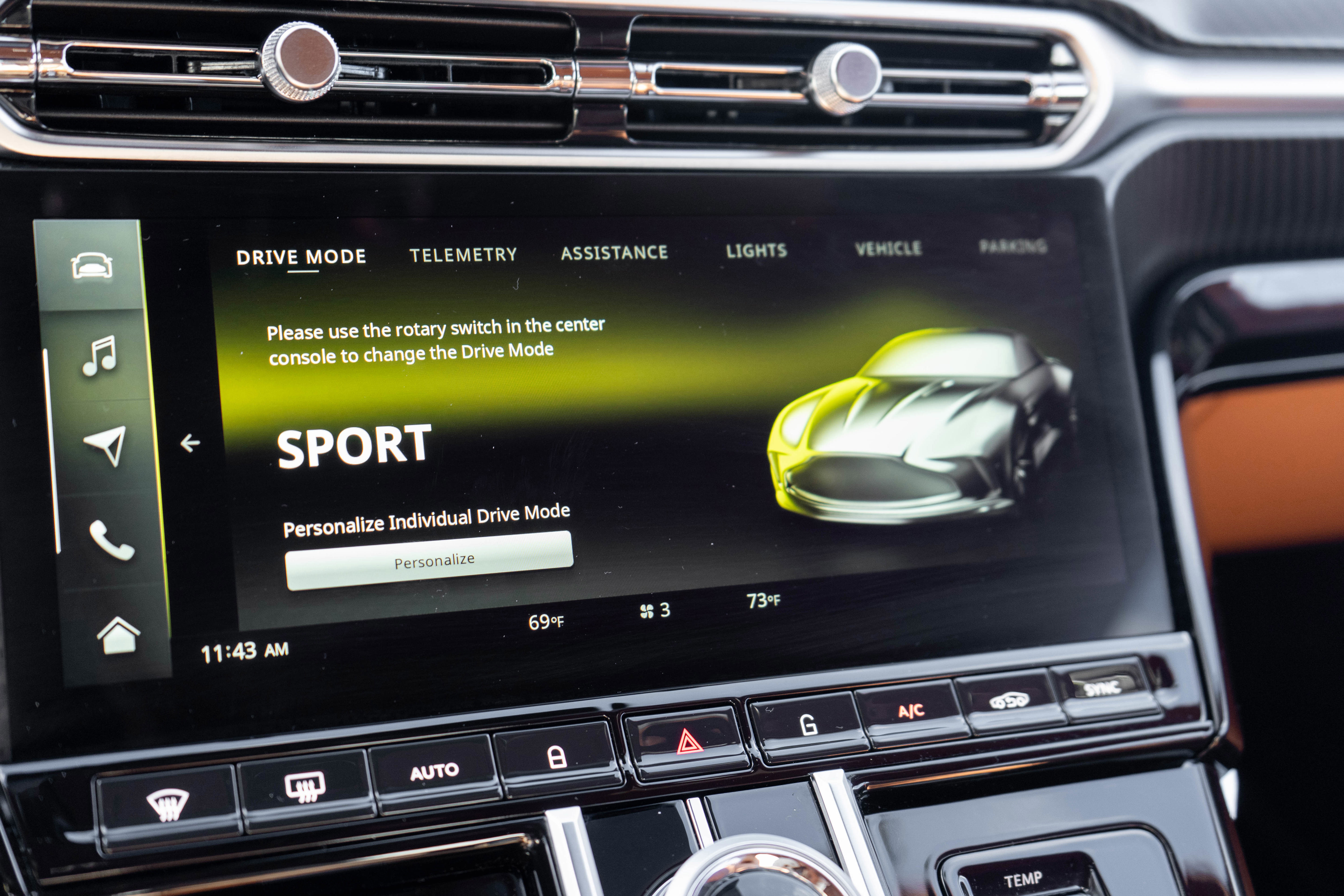 Used 2025 Aston Martin V8 Vantage Coupe image 18