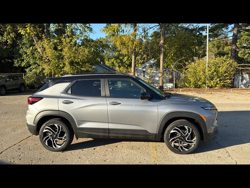 Used 2025 Chevrolet TrailBlazer RS w/ Convenience Package image 6