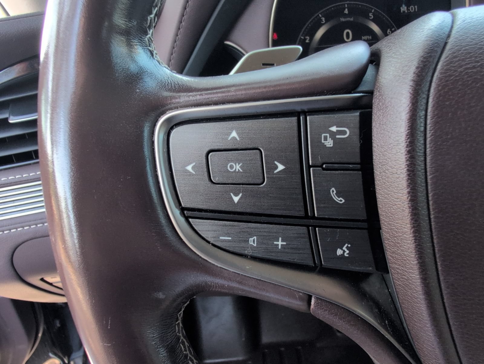 Certified 2020 Lexus LS 500 w/ Accessory Package (Z2) RWD image 11