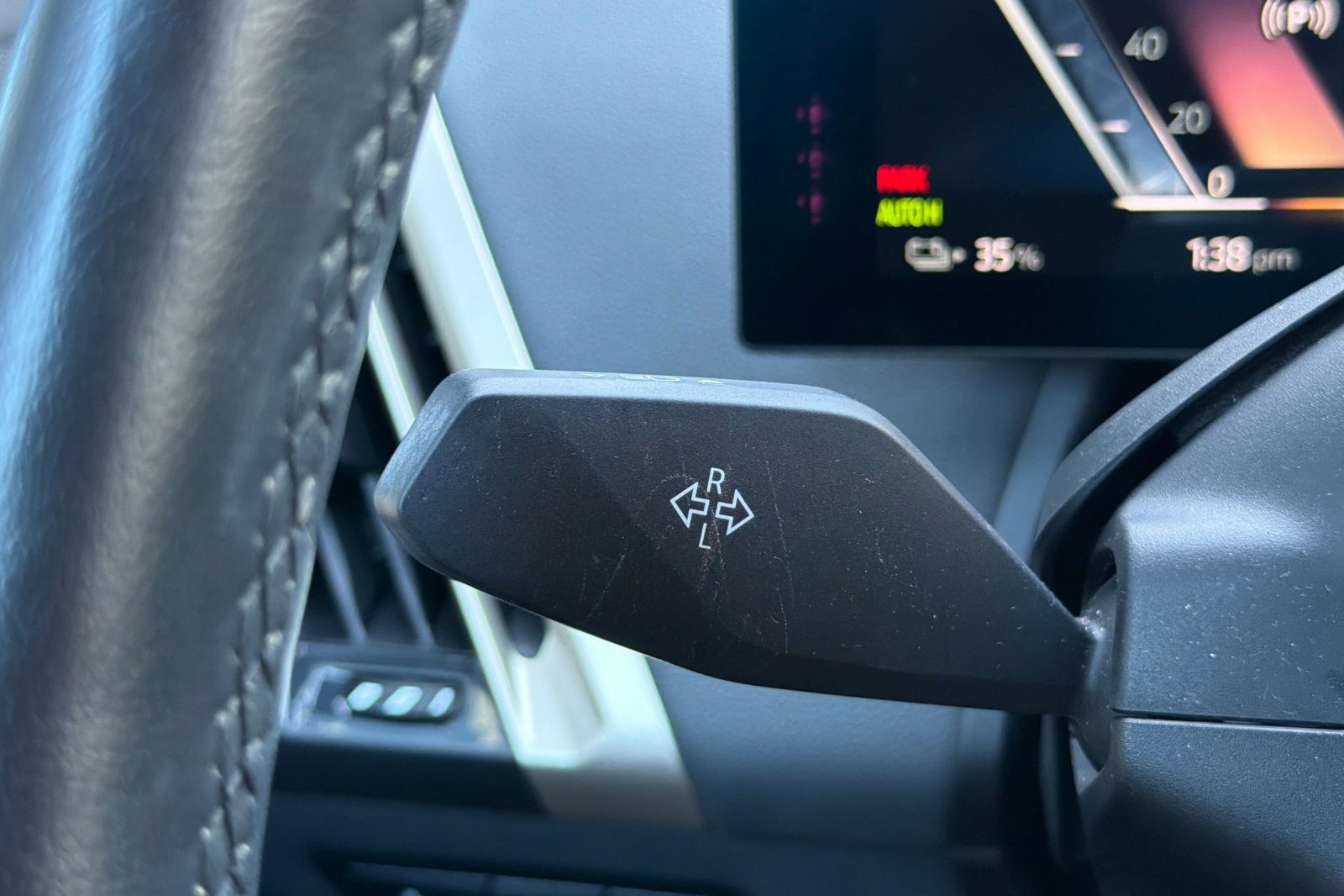 Used 2023 BMW iX xDrive50 w/ Premium Package image 31