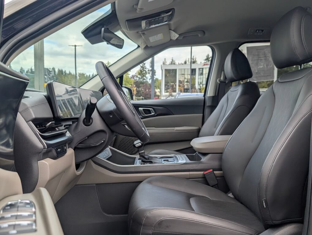 Certified 2025 Kia Carnival FWD image 23