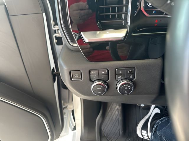 Used 2024 GMC Sierra 2500 SLT w/ SLT Convenience Package image 15