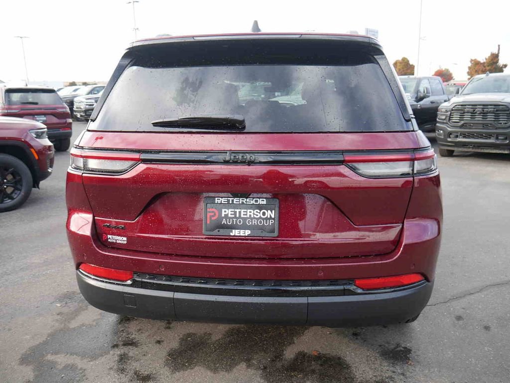 New 2025 Jeep Grand Cherokee Altitude image 17