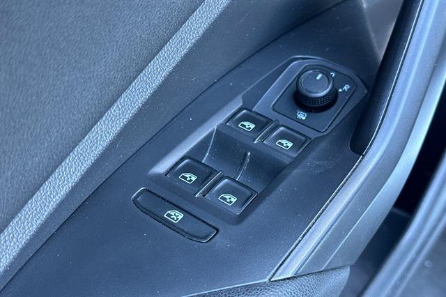 Used 2019 Volkswagen Jetta R-Line FWD image 11