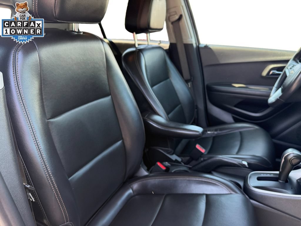 Used 2021 Chevrolet Trax LT w/ Premium Seat Package AWD/4WD image 15