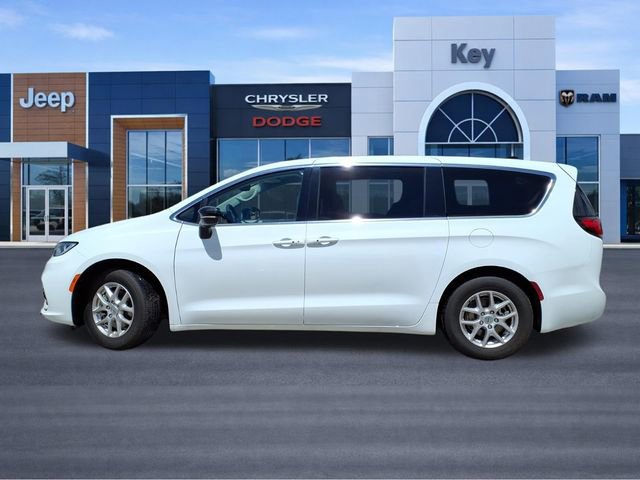 Used 2024 Chrysler Pacifica Touring-L FWD image 2