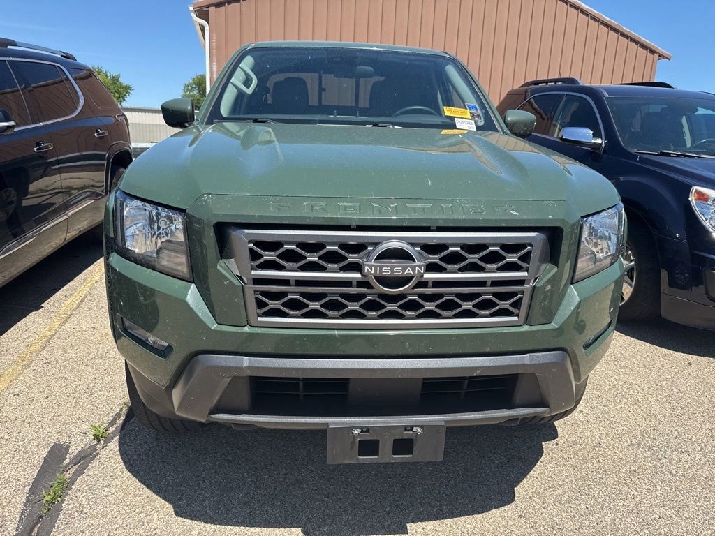 Used 2022 Nissan Frontier SV AWD/4WD image 2