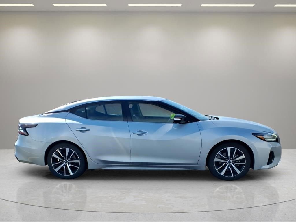 Used 2023 Nissan Maxima SV w/ Floor Mat Group FWD image 2