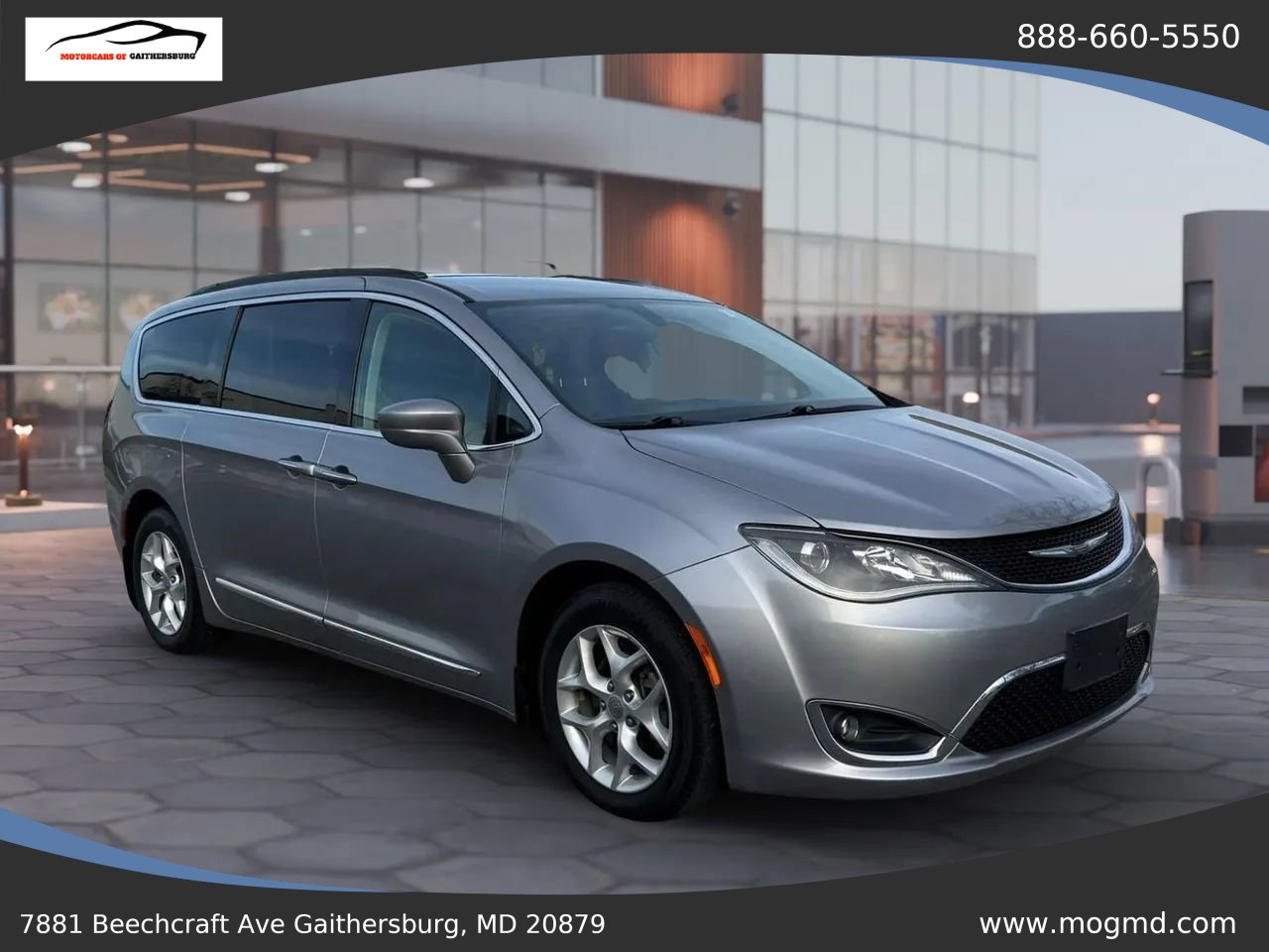 Used 2017 Chrysler Pacifica Touring-L w/ Tire & Wheel Group image 1