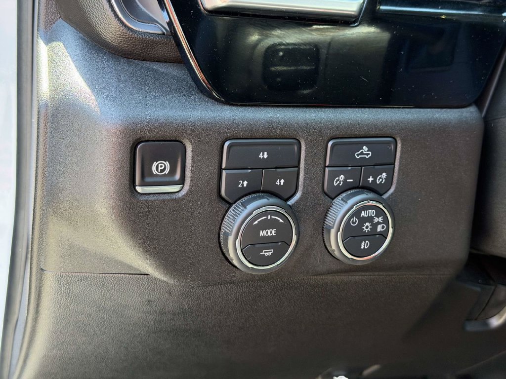 Used 2025 Chevrolet Silverado 2500 LT w/ Convenience Package AWD/4WD image 17