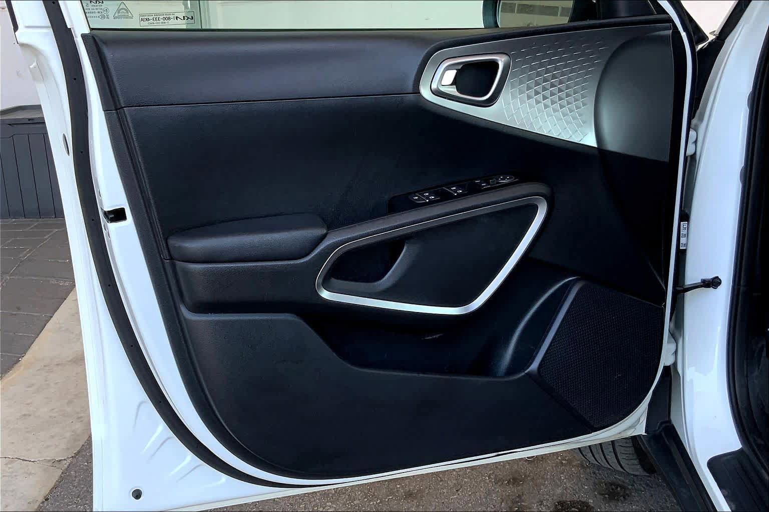 Used 2023 Kia Soul LX image 22