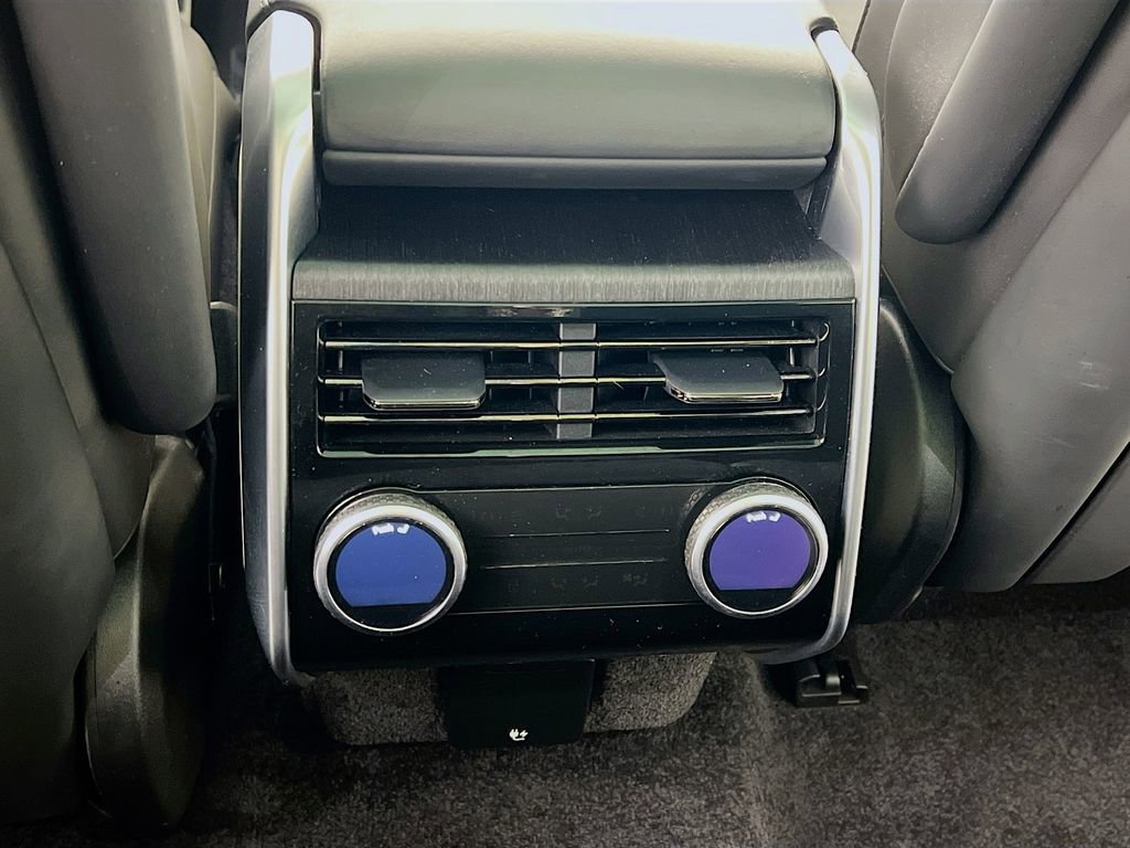 Used 2022 Land Rover Range Rover Long Wheelbase SE image 27