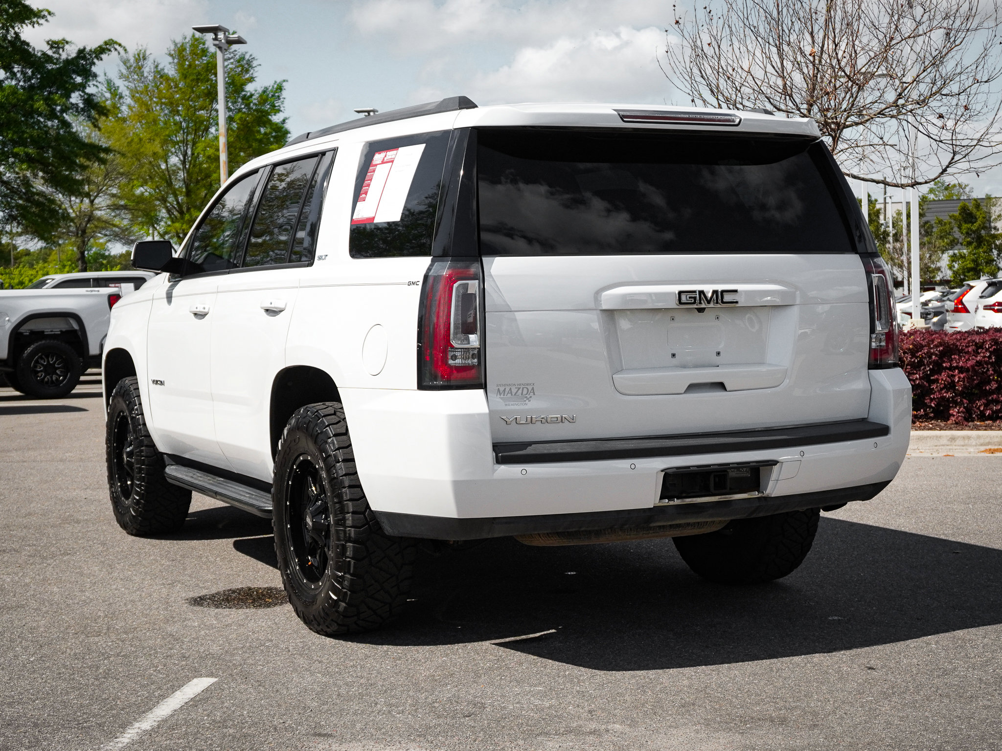 Used 2019 GMC Yukon SLT w/ Graphite Performance Edition AWD/4WD image 8