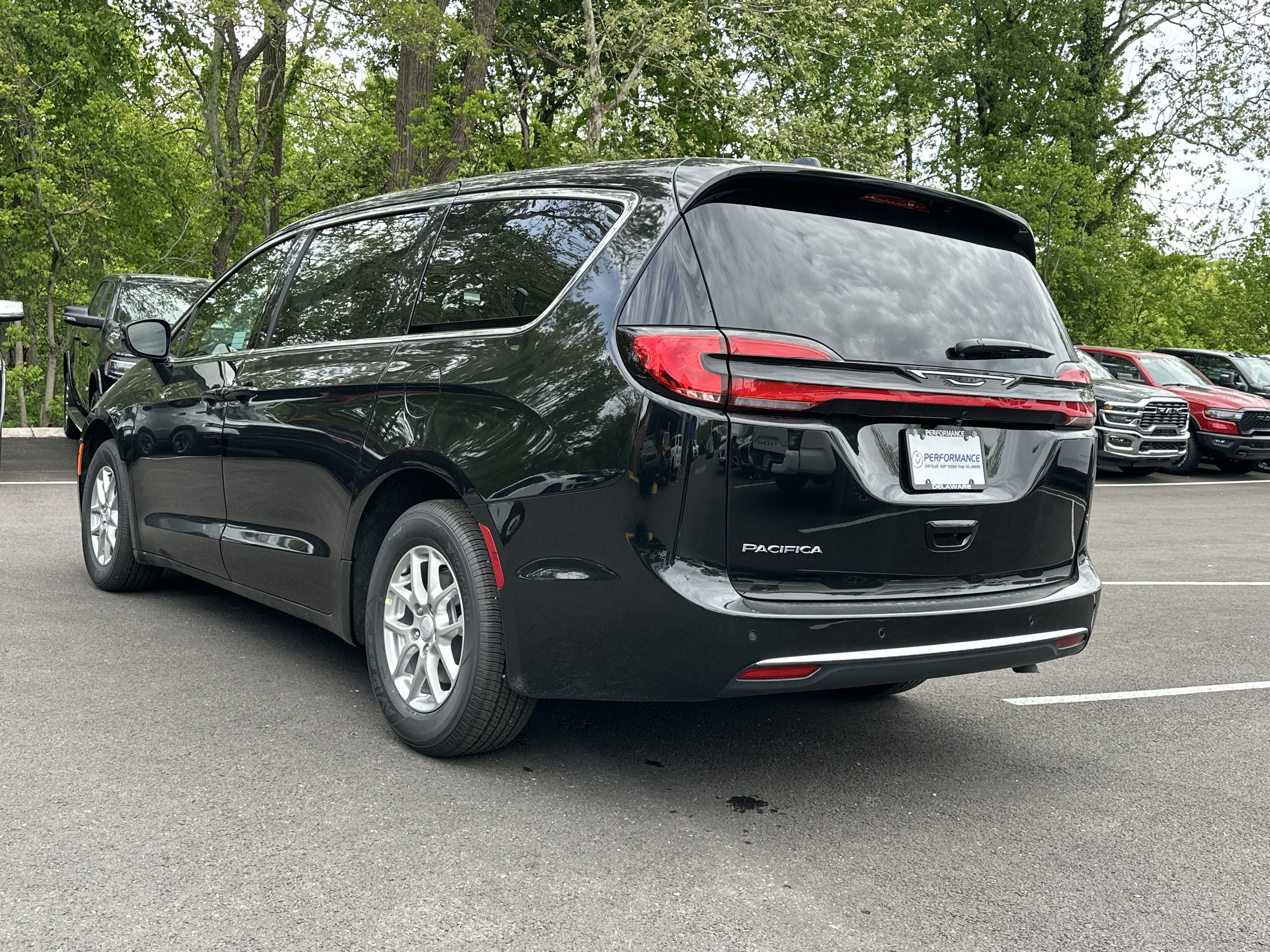 New 2027 Chrysler Pacifica Select FWD image 24