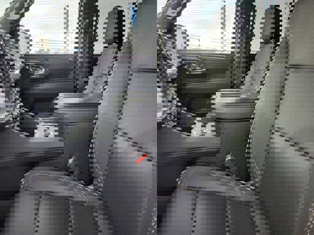 Used 2024 GMC Yukon SLT w/ SLT Luxury Package image 22