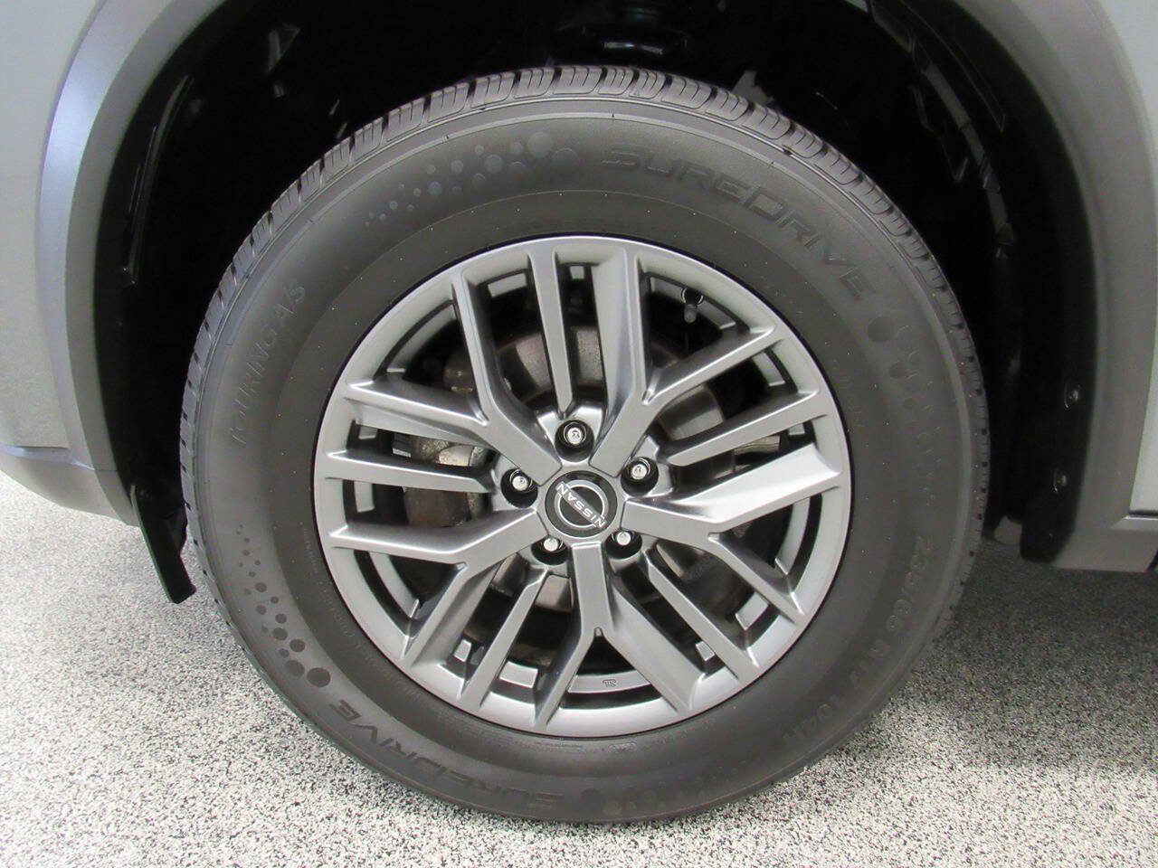 Used 2023 Nissan Rogue S AWD/4WD image 10